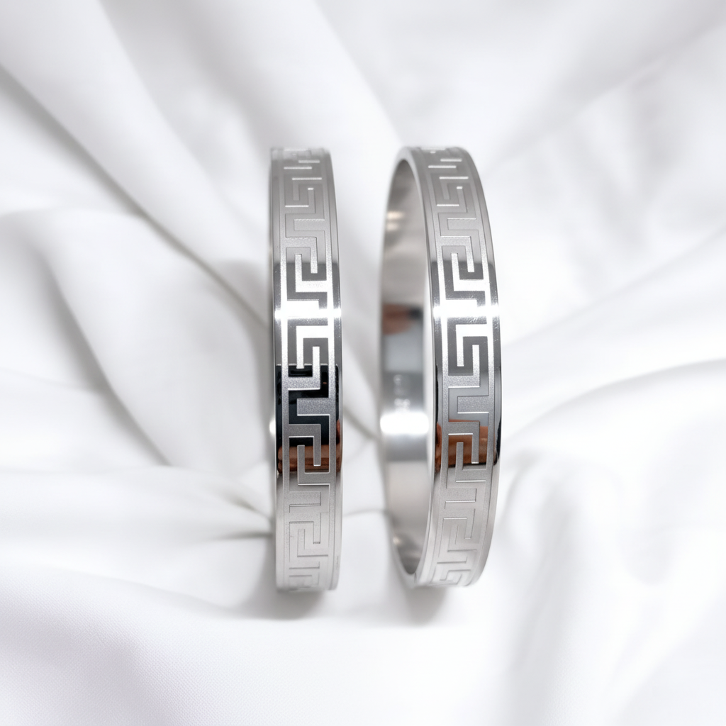 Greek Key Stainless Steel Bangle Bracelet – Premium Anti-Tarnish Unisex Cuff 💛