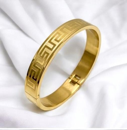 Greek Key Stainless Steel Bangle Bracelet – Premium Anti-Tarnish Unisex Cuff 💛