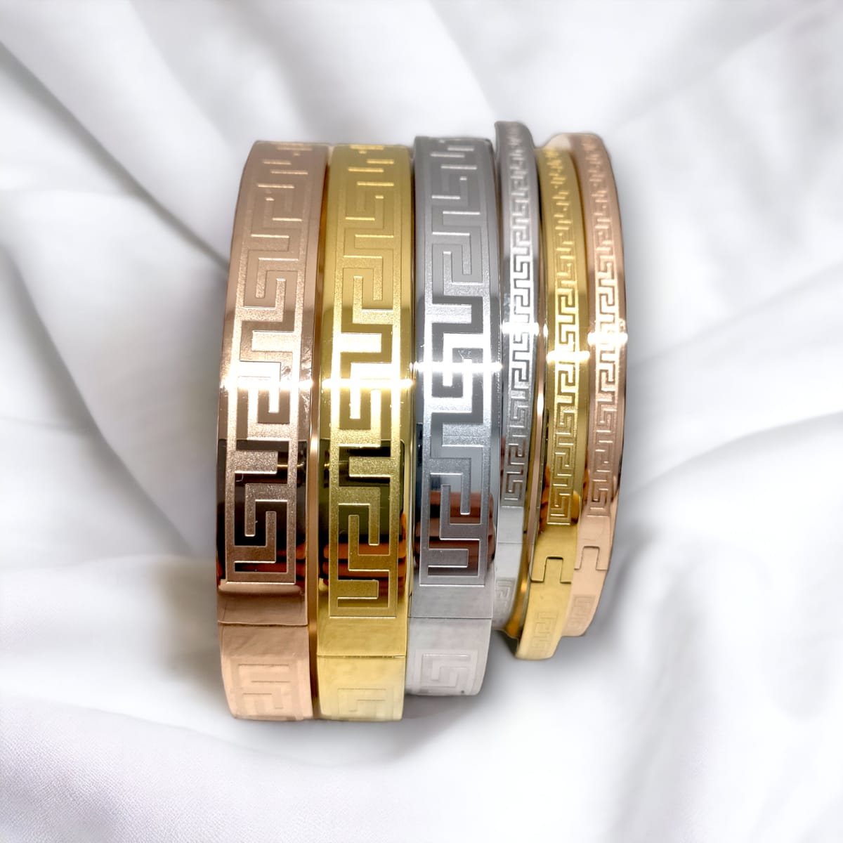 Greek Key Stainless Steel Bangle Bracelet – Premium Anti-Tarnish Unisex Cuff 💛